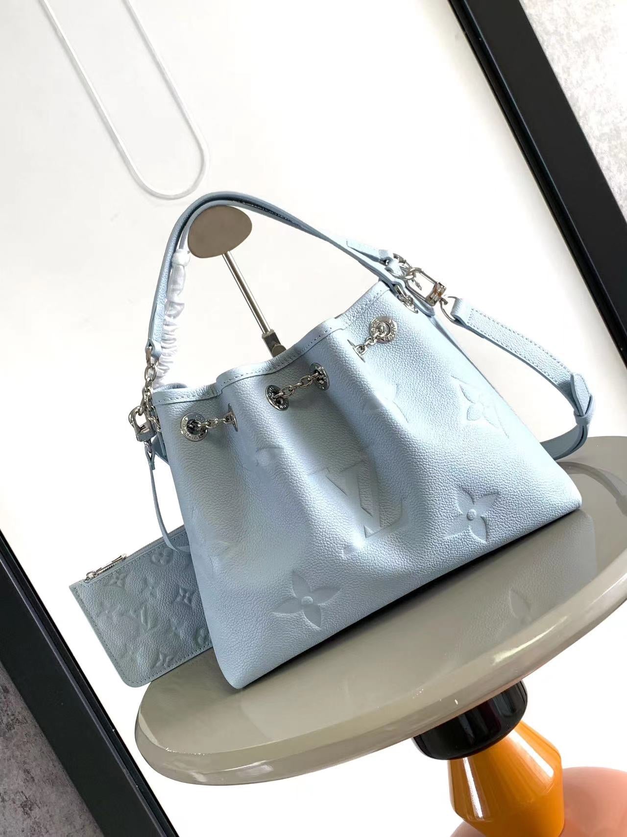 Exquisite leather bags-389